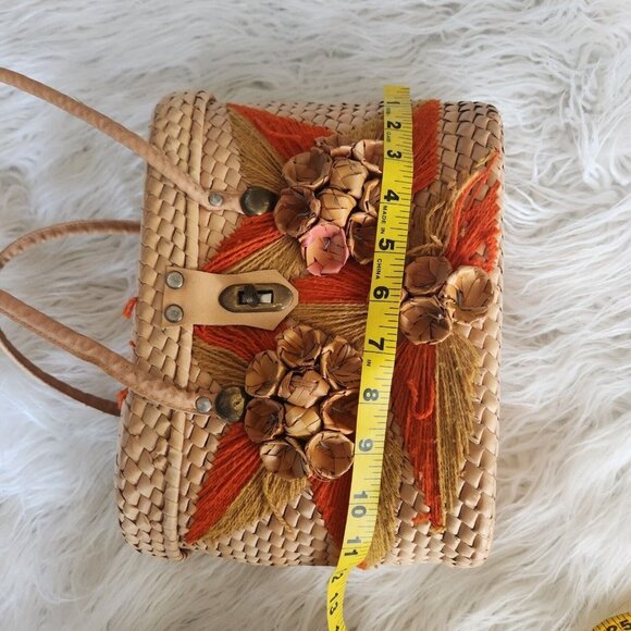 Vintage 60s 70 Woven Straw Raffia Beach Tote Market Bag Purse Yarn Floral Basket - Picture 14 of 16